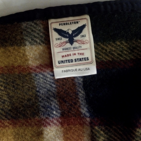 Pendleton Portland Rose Home Collection Roll Up Blanket- 70" X 60" - Picture 10 of 15